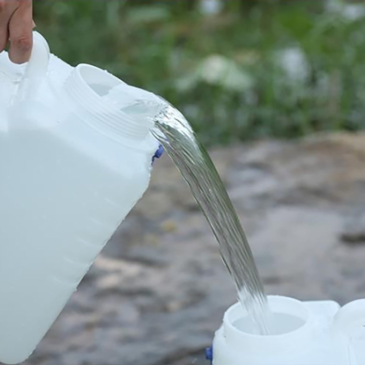 2 Gallons Clear Water Container with Spigot and Handle C9271