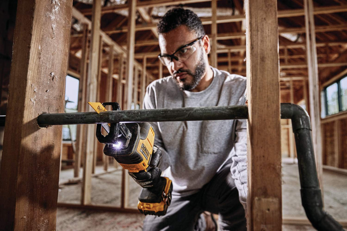 Cordless One-Handed Reciprocating Saw Kit B12716
