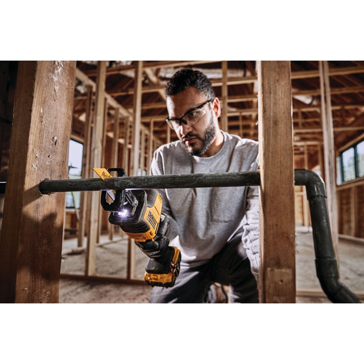 Cordless One-Handed Reciprocating Saw C527595