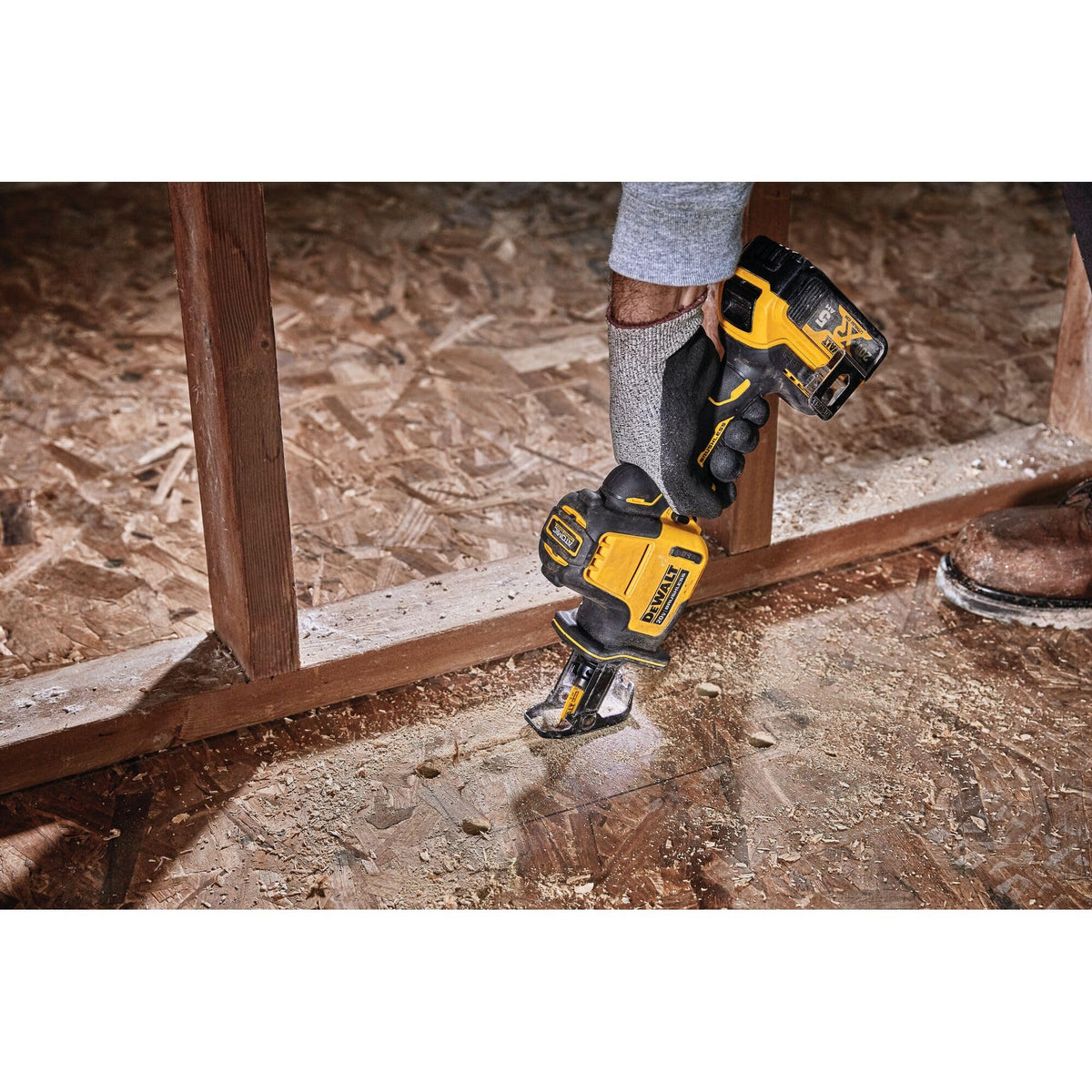 Cordless One-Handed Reciprocating Saw C527595